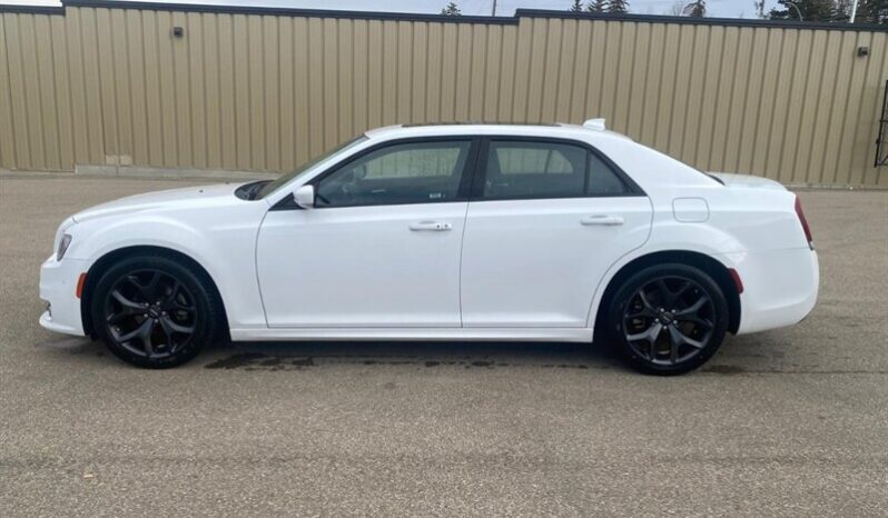 
								2023 Chrysler 300 Touring L full									