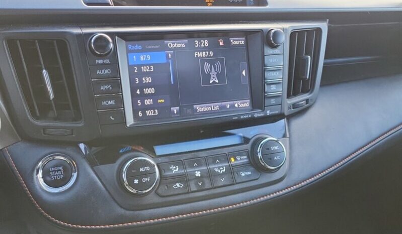 
								2018 Toyota Rav 4 SE AWD full									