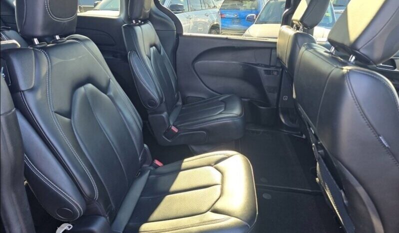 
								2024 Chrysler Pacifica Touring L Sunroof S Package full									