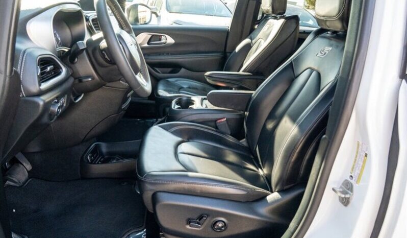 
								2023 Chrysler Pacifica AWD Touring L Sunroof S Package full									