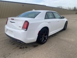 
										2023 Chrysler 300 Touring L full									