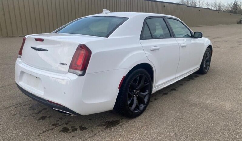 
								2023 Chrysler 300 Touring L full									
