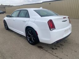 
										2023 Chrysler 300 Touring L full									