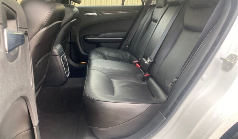 
								2023 Chrysler 300 Touring L full									