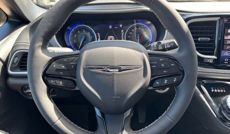 
								2023 Chrysler Pacifica AWD Touring L Sunroof S Package full									