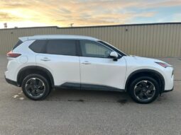 
										024 Nissan Rogue SV Premium AWD Moonroof full									