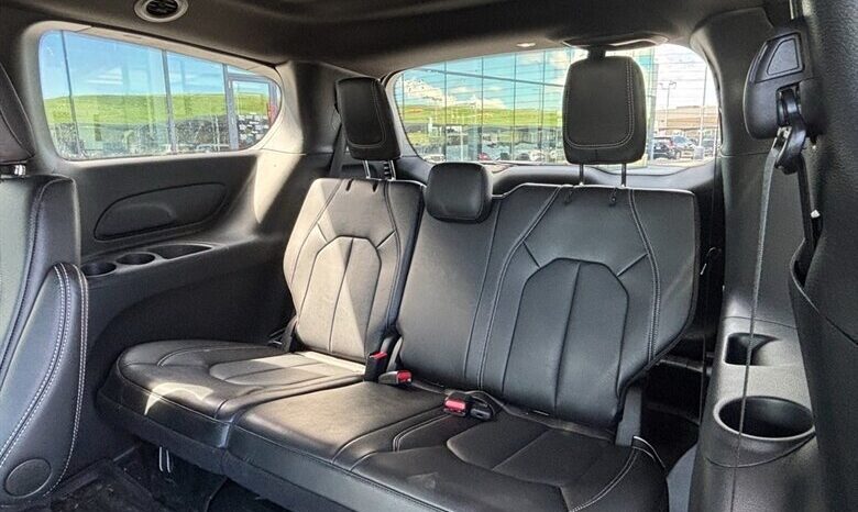 
								2023 Chrysler Pacifica AWD Touring L Sunroof S Package full									