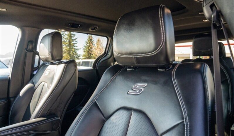 
								2023 Chrysler Pacifica AWD Touring L Sunroof S Package full									