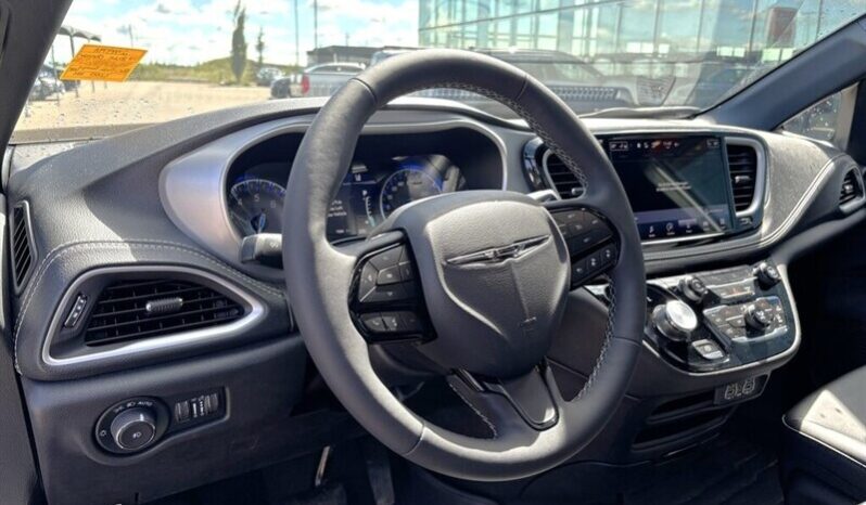 
								2023 Chrysler Pacifica AWD Touring L Sunroof S Package full									