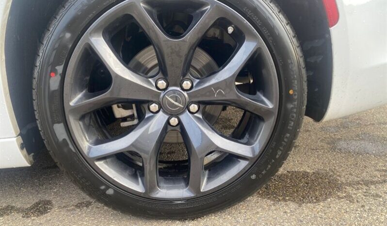 
								2023 Chrysler 300 Touring L full									