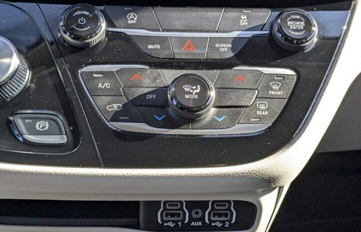 
								2024 Chrysler Grand Caravan SXT full									