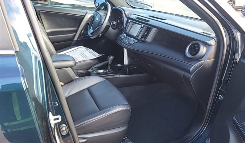 
								2018 Toyota Rav 4 SE AWD full									