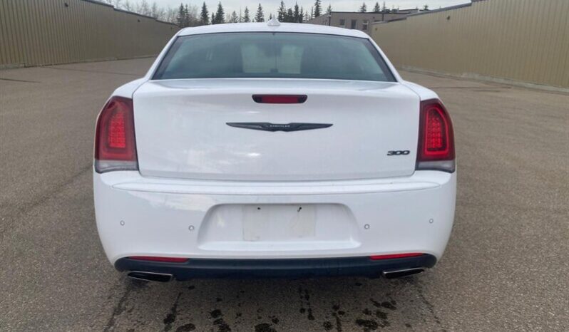 
								2023 Chrysler 300 Touring L full									