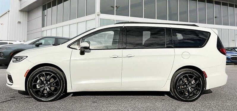 
								2023 Chrysler Pacifica AWD Touring L Sunroof S Package full									