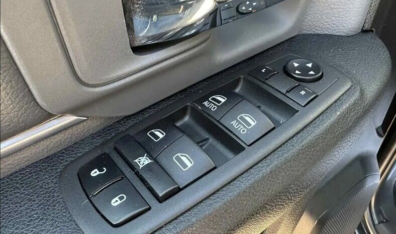 
								2022 Ram 1500 SLT Crew Cab 4×4 5.7L Hemi full									