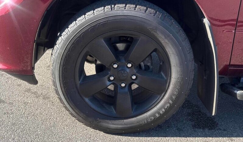 
								2021 Ram 1500 Express Crew Cab 4×4 5.7L Hemi full									