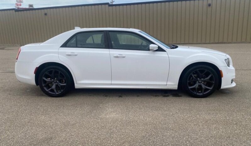
								2023 Chrysler 300 Touring L full									