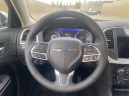 
										2023 Chrysler 300 Touring L full									
