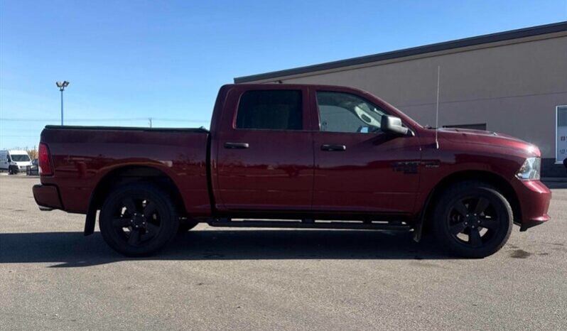 
								2021 Ram 1500 Express Crew Cab 4×4 5.7L Hemi full									