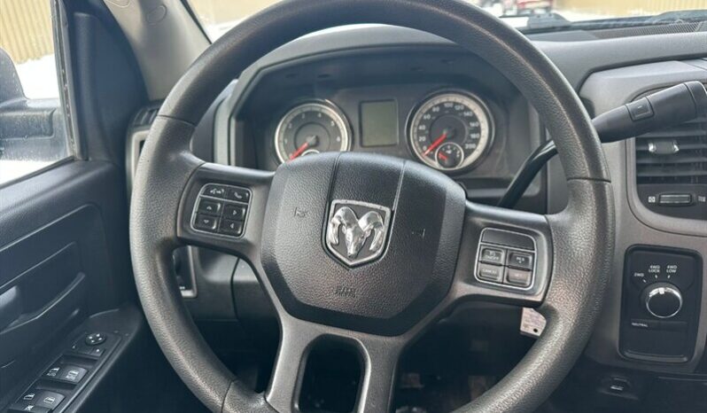 
								2019 Ram 1500 SXT Plus Quad Cab 4×4 5.7L Hemi full									