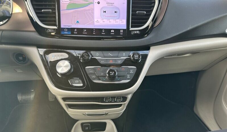 
								2024 Dodge Grand Caravan SXT full									