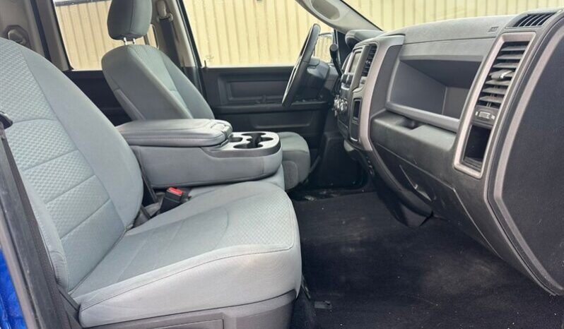 
								2019 Ram 1500 SXT Plus Quad Cab 4×4 5.7L Hemi full									