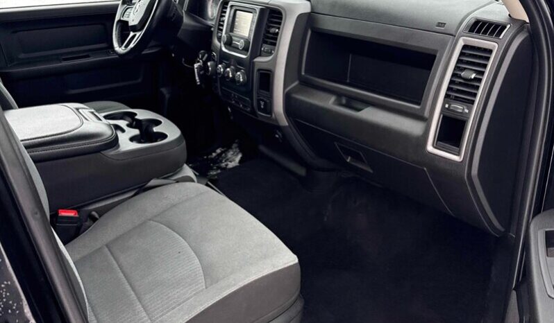 
								2023 Ram 1500 Express Crew Cab 4×4 full									