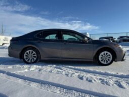 
										2024 Toyota Camry SE full									