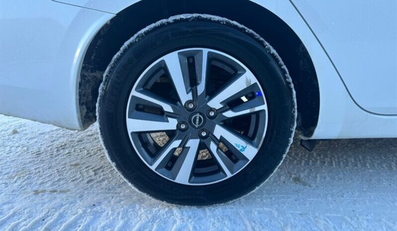 
								2024 Nissan Versa SV full									