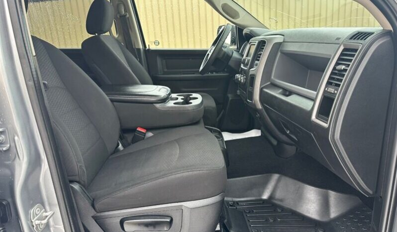 
								2020 Ram 1500 Express Crew Cab 4×4 5.7L Hemi full									