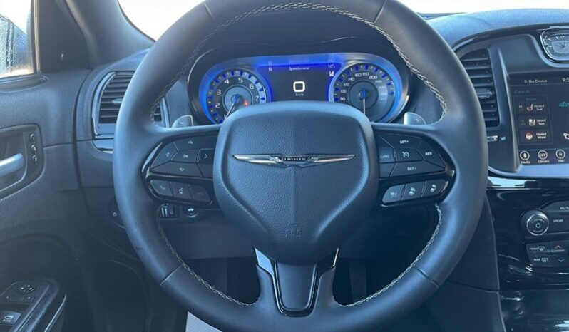 
								2023 Chrysler 300S full									