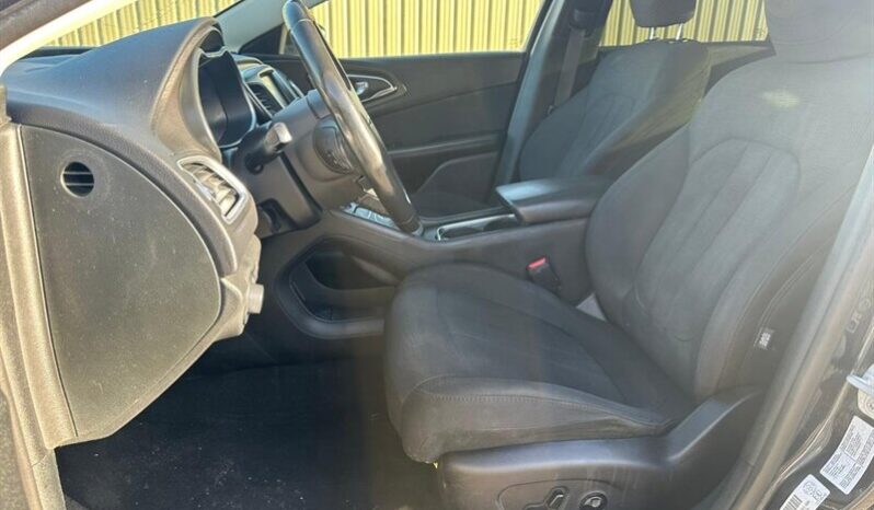 
								2016 Chrysler 200 Limited Sunroof Nav full									