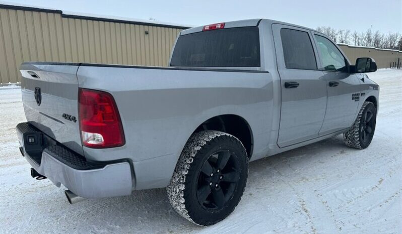 
								2020 Ram 1500 Express Crew Cab 4×4 5.7L Hemi full									