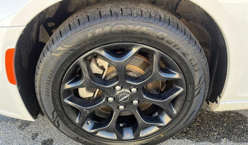 
								2023 Chrysler 300S full									