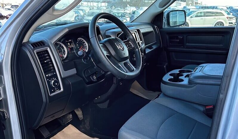 
								2019 Ram 1500 SXT Crew Cab 4×4 5.7L Hemi full									