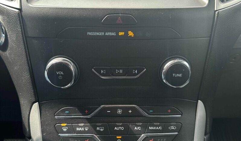 
								2019 Ford Edge SEL AWD full									