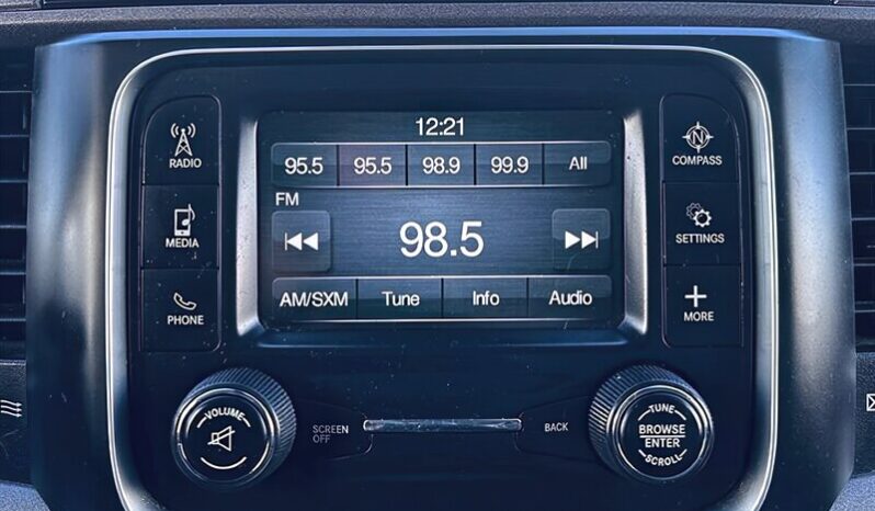 
								2019 Ram 1500 SXT Crew Cab 4×4 5.7L Hemi full									