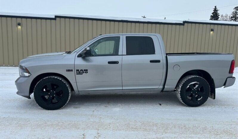 
								2020 Ram 1500 Express Crew Cab 4×4 5.7L Hemi full									