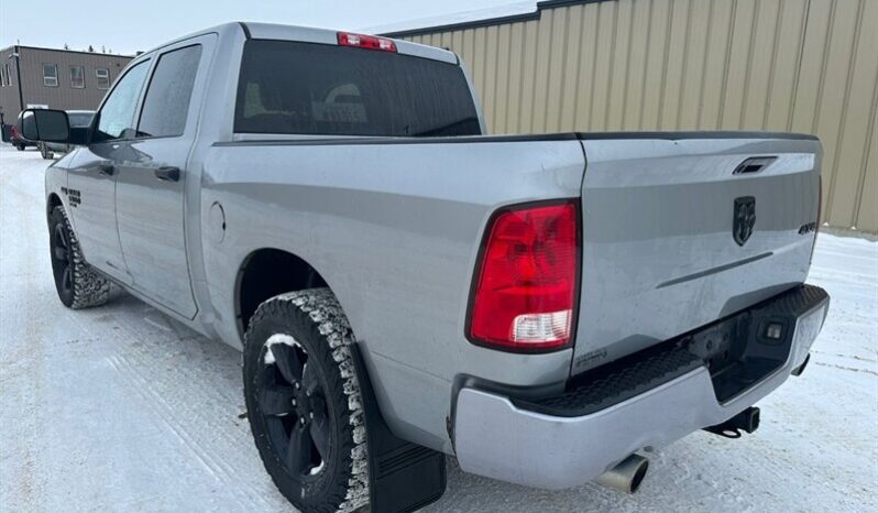 
								2020 Ram 1500 Express Crew Cab 4×4 5.7L Hemi full									