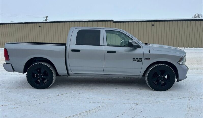 
								2020 Ram 1500 Express Crew Cab 4×4 5.7L Hemi full									