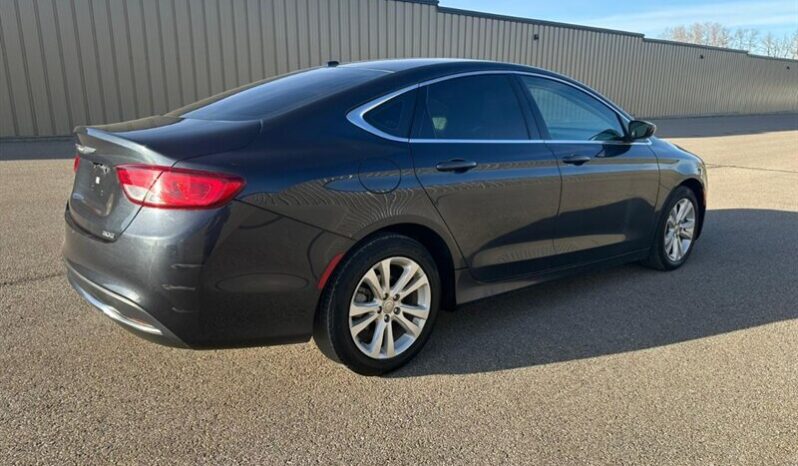 
								2016 Chrysler 200 Limited Sunroof Nav full									