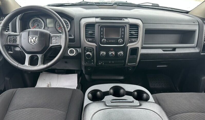 
								2020 Ram 1500 Express Crew Cab 4×4 5.7L Hemi full									