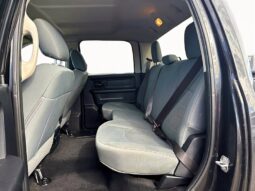 
										2017 Ram 1500 ST Crew Cab 5.7L Hemi 4×4 full									