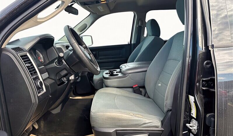 
								2017 Ram 1500 ST Crew Cab 5.7L Hemi 4×4 full									