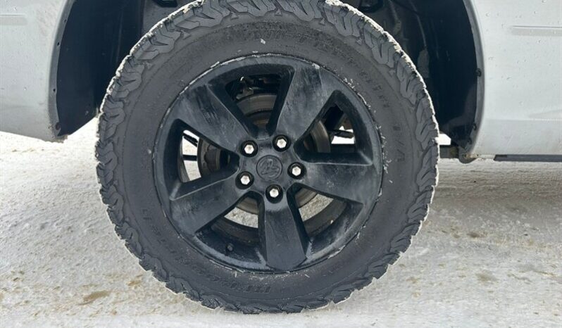 
								2020 Ram 1500 Express Crew Cab 4×4 5.7L Hemi full									