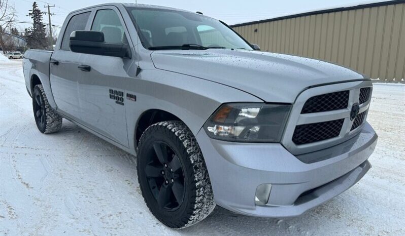 
								2020 Ram 1500 Express Crew Cab 4×4 5.7L Hemi full									