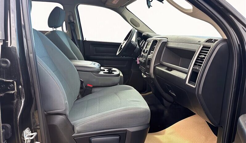 
								2017 Ram 1500 ST Crew Cab 5.7L Hemi 4×4 full									