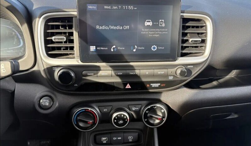 
								2024 Hyundai Venue Preferred full									