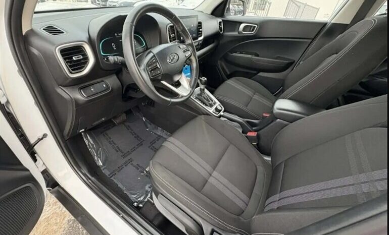 
								2024 Hyundai Venue Preferred full									