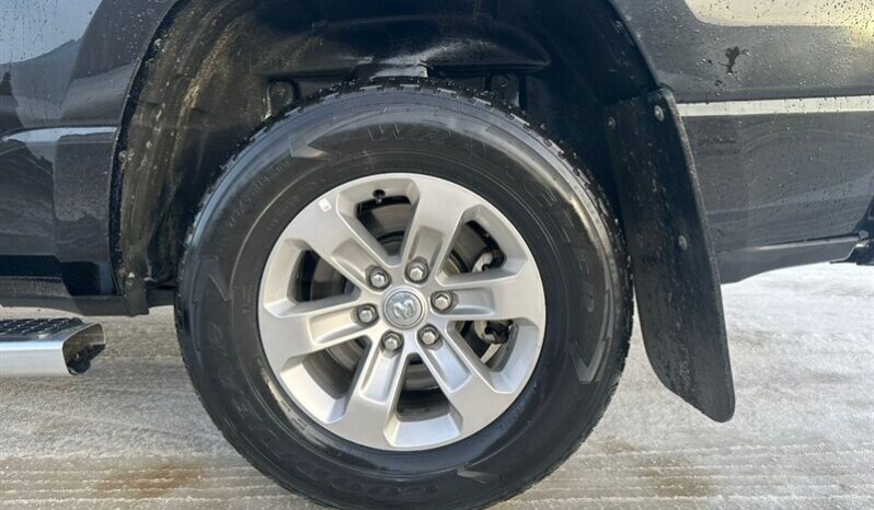 
								2023 Ram 1500 Laramie Crew Cab 4×4 5.7L Hemi full									